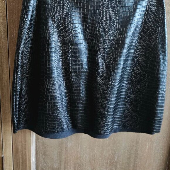 Express Faux Crocodile Black Mini Skirt Size XS (00) NWOT Never Worn Lined - Picture 14 of 14
